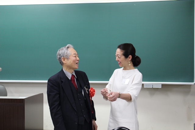 松元直歳先生と司会の奥谷昌子先生